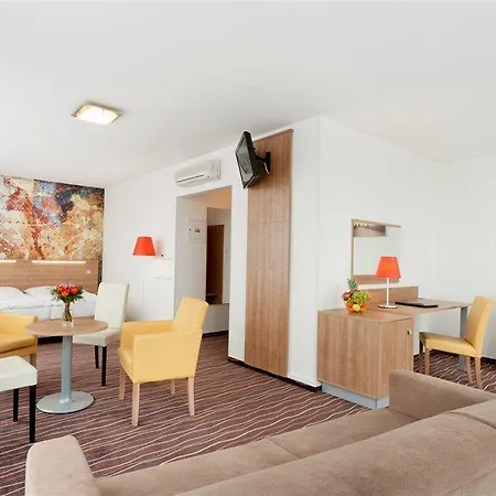 Akcent Hotel 3*
